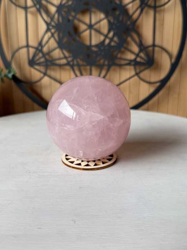 Sphère en quartz rose (0.52kg)