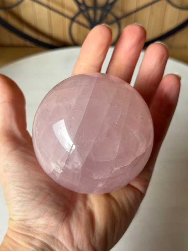 Sphère en quartz rose (0.52kg)