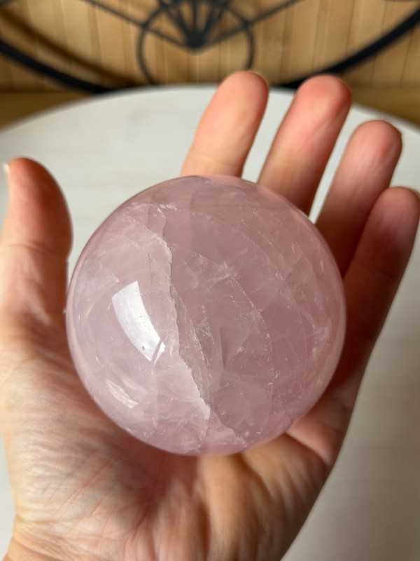 Sphère en quartz rose (0.52kg)