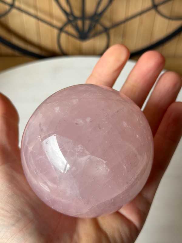 Sphère en quartz rose (0.52kg)