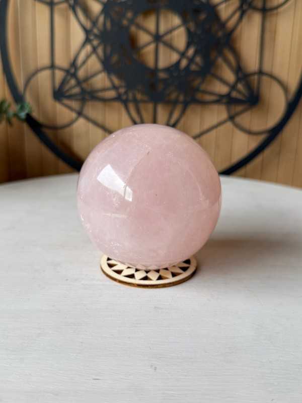 Sphère en quartz rose (0.493kg)