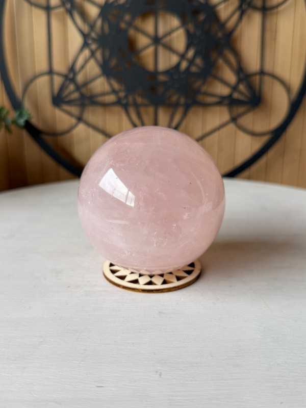 Sphère en quartz rose (0.493kg)