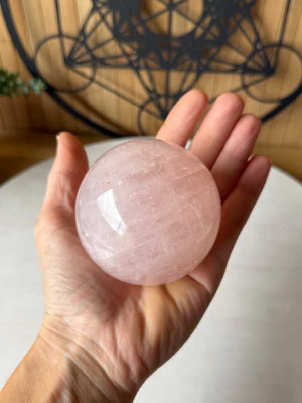 Sphère en quartz rose (0.493kg)