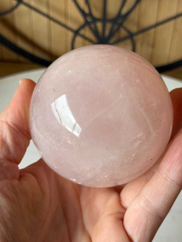 Sphère en quartz rose (0.493kg)