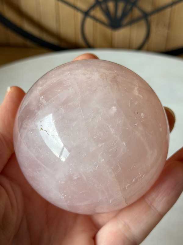 Sphère en quartz rose (0.493kg)