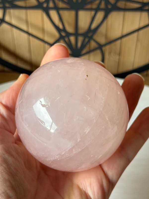 Sphère en quartz rose (0.493kg)
