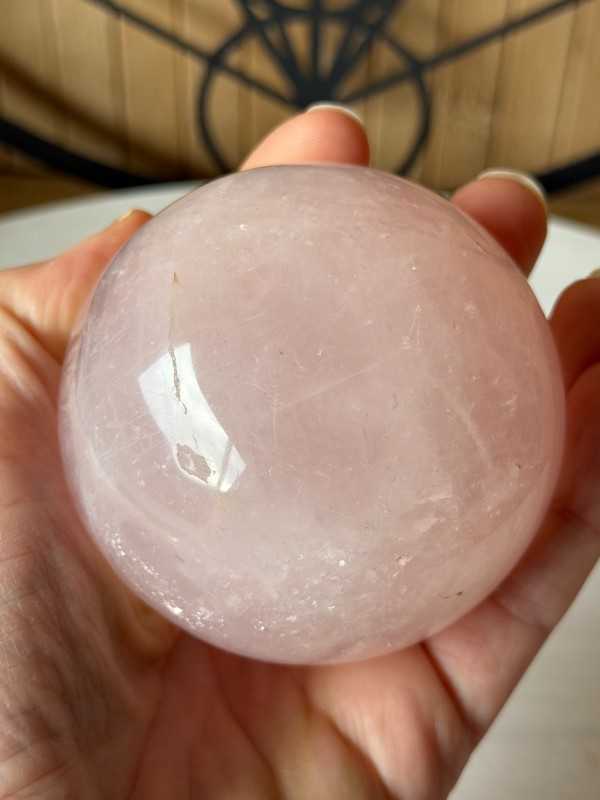 Sphère en quartz rose (0.493kg)