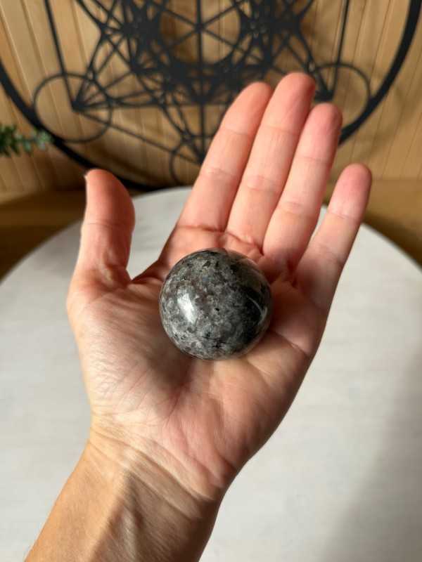 Sphère en yooperlite (0.107kg)