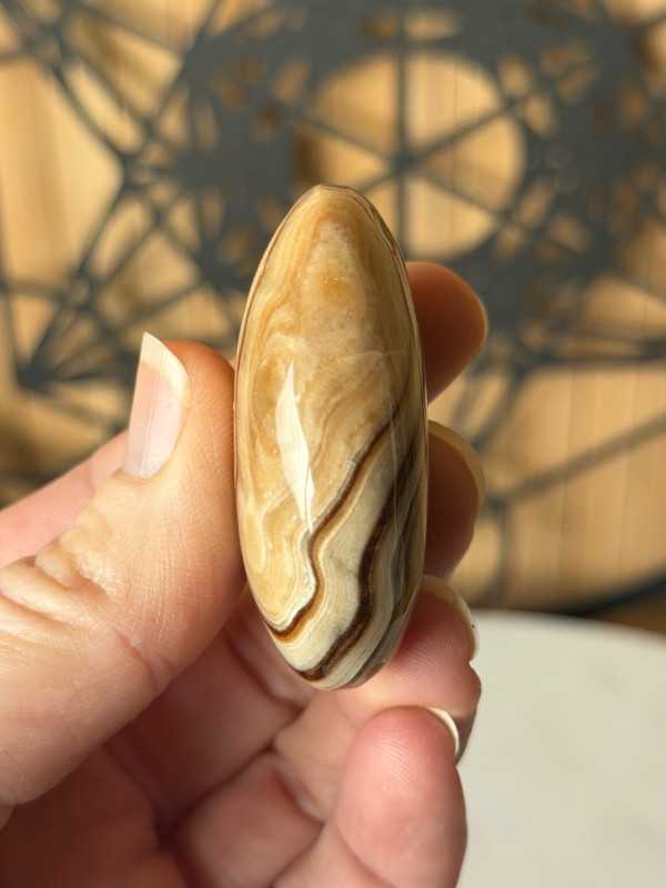 Galet en aragonite marron (0.042kg)