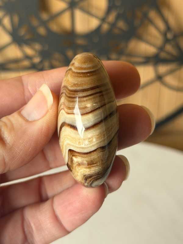 Galet en aragonite marron (0.049kg)