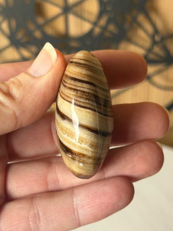 Galet en aragonite marron (0.049kg)