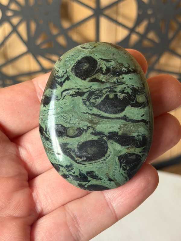 Galet en jaspe kambaba (0.07kg)