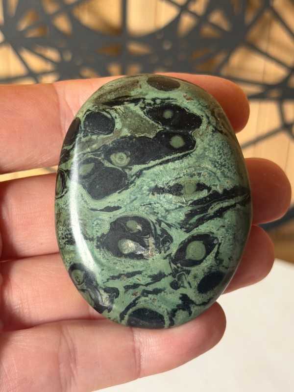 Galet en jaspe kambaba (0.07kg)