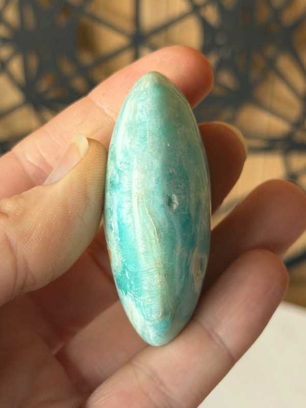 Galet en aragonite bleue (0.065kg)