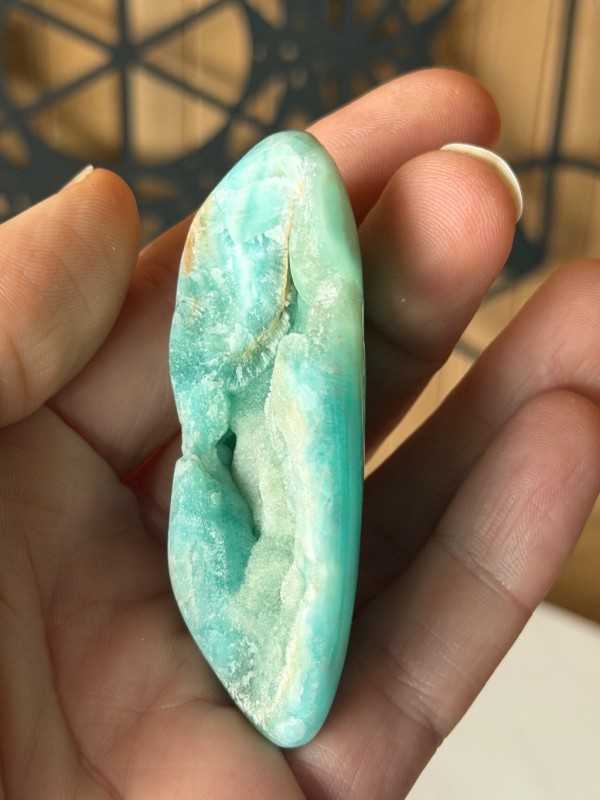 Galet en aragonite bleue (0.053kg)