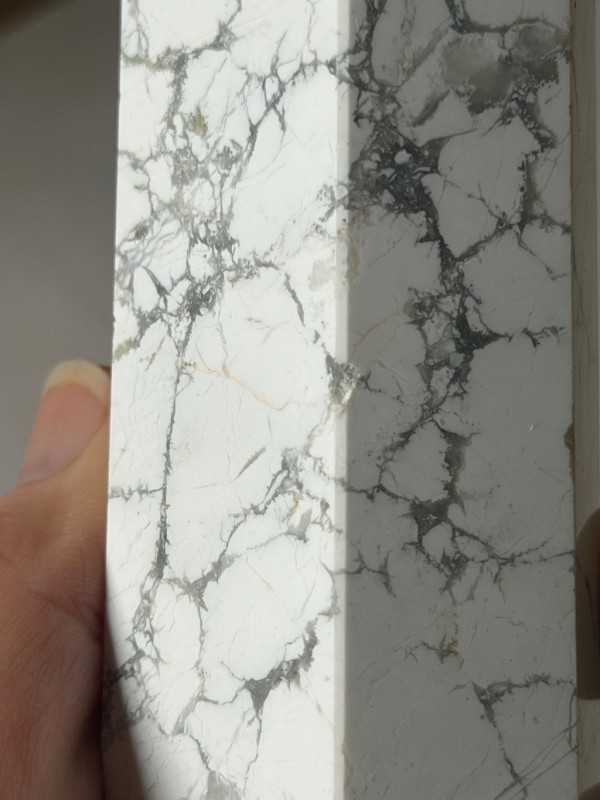 Pointe en Howlite (0.796kg)