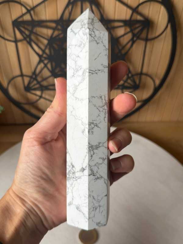 Pointe en Howlite (0.44kg)