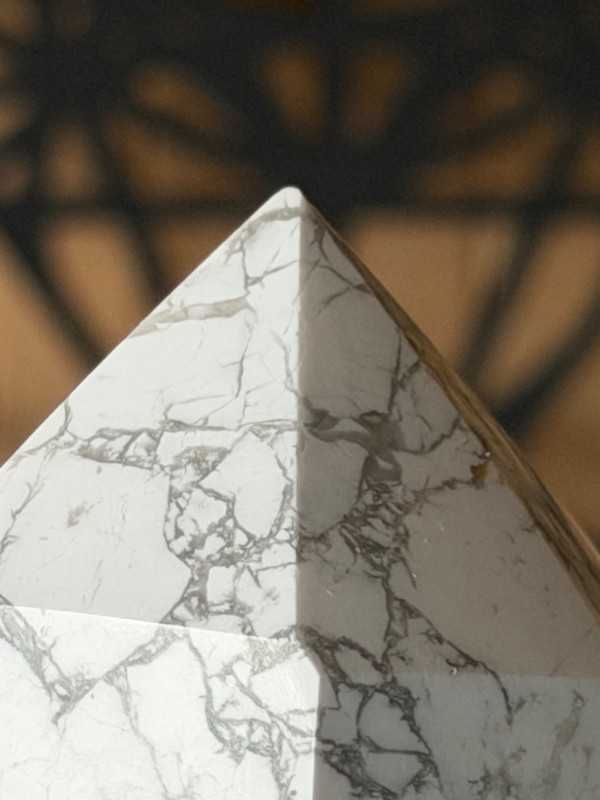 Pointe en Howlite (0.44kg)