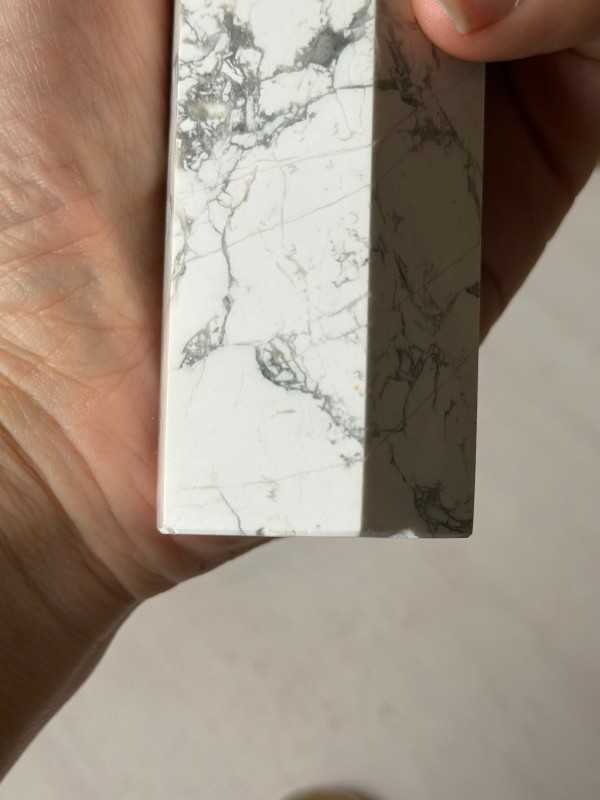 Pointe en Howlite (0.44kg)