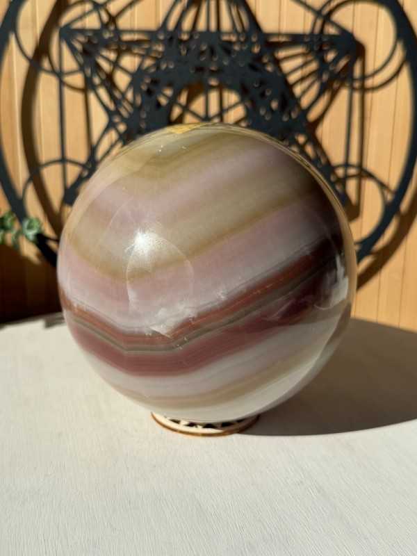 Sphère en aragonite rubanée (2.83kg)