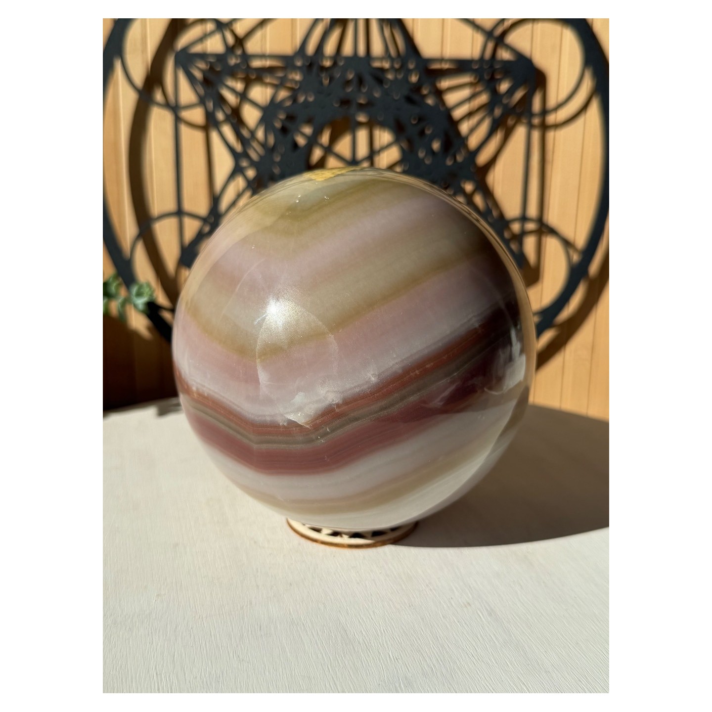 Sphère en aragonite rubanée (2.83kg)