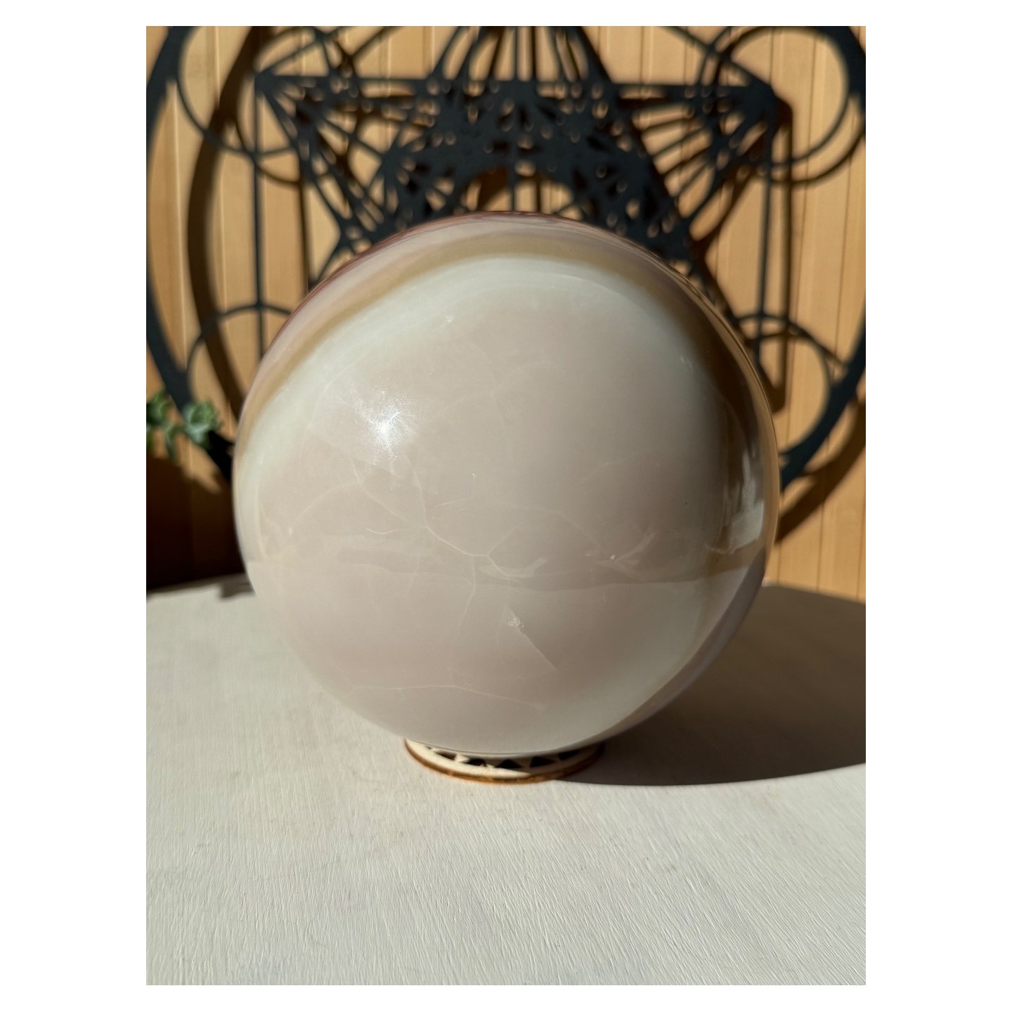 Sphère en aragonite rubanée (2.83kg)