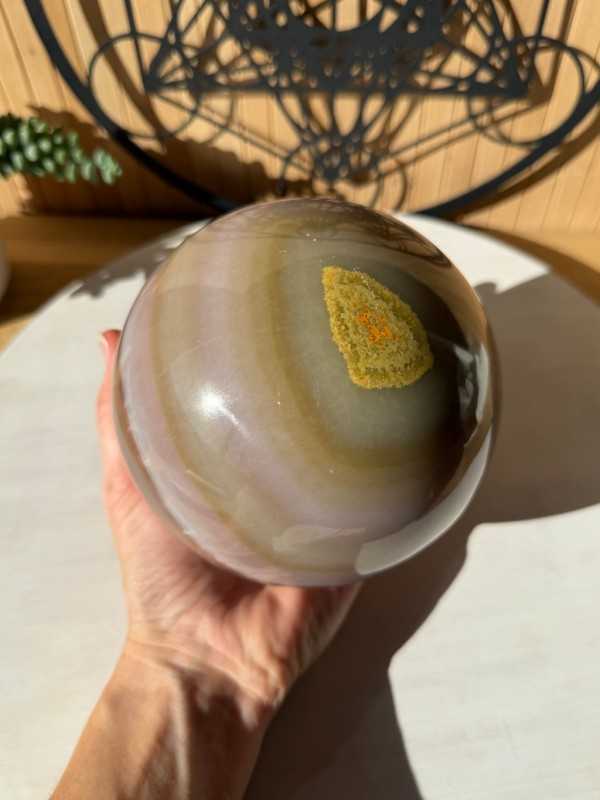 Sphère en aragonite rubanée (2.83kg)