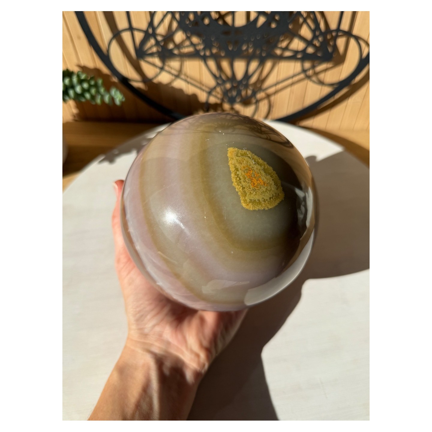 Sphère en aragonite rubanée (2.83kg)