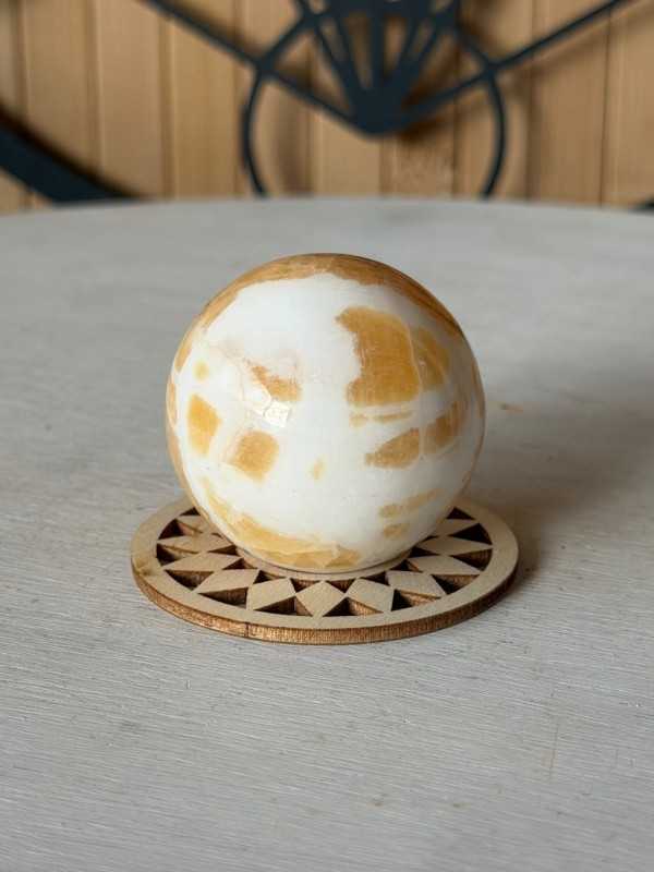 Sphère en calcite jaune (0.092kg)
