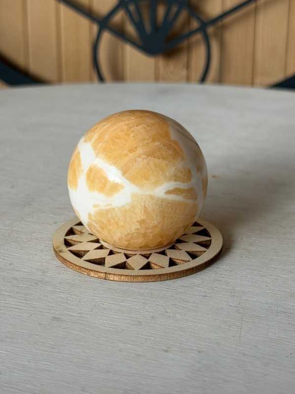 Sphère en calcite jaune (0.092kg)