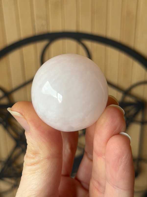 Sphère en Manganocalcite (0.077kg)