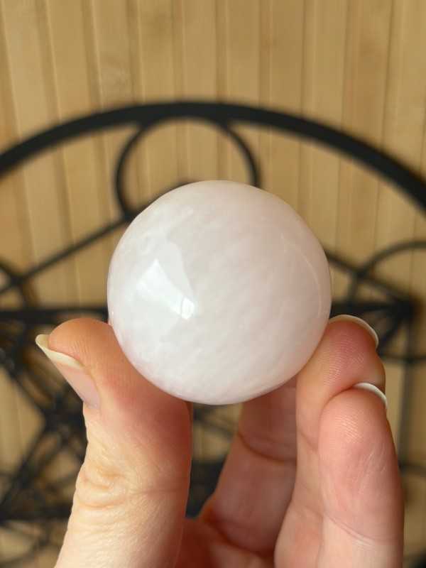 Sphère en Manganocalcite (0.077kg)