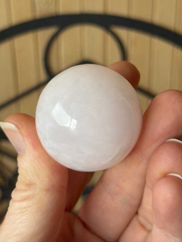 Sphère en Manganocalcite (0.077kg)