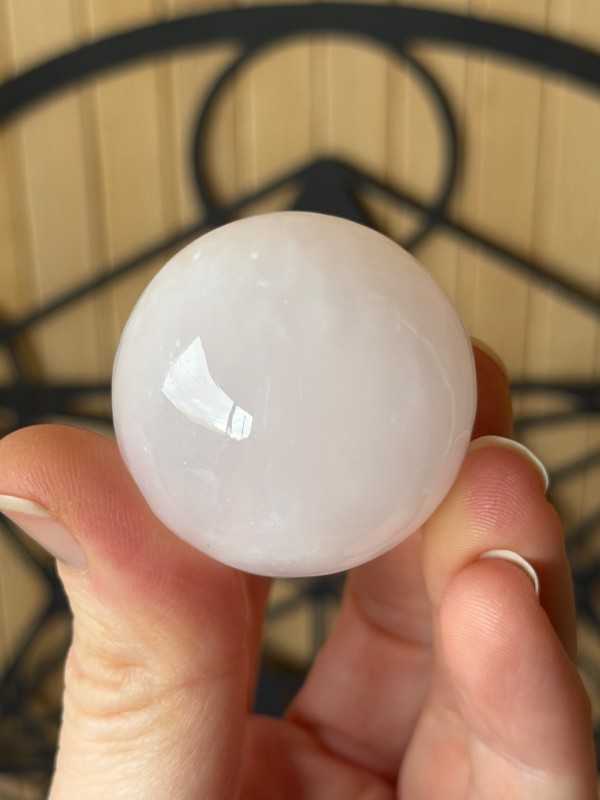 Sphère en Manganocalcite (0.077kg)