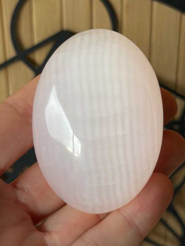 Galet en Manganocalcite (0.124kg)