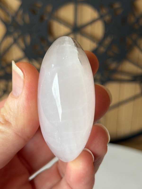 Galet en Manganocalcite (0.07kg)