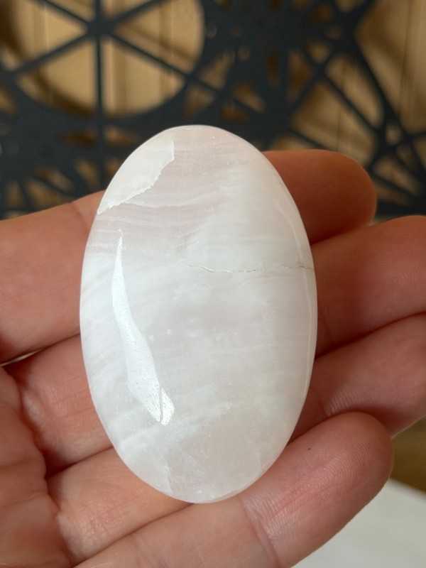 Galet en Manganocalcite (0.06kg)