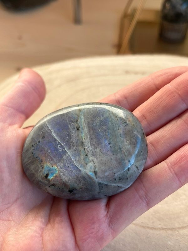 Galet de labradorite (0.124 Kg)