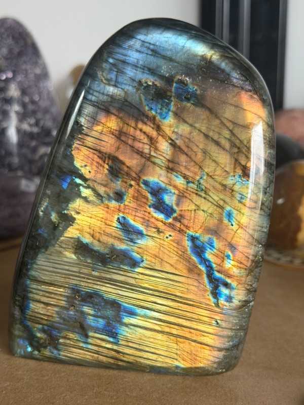 Labradorite (1.02kg)