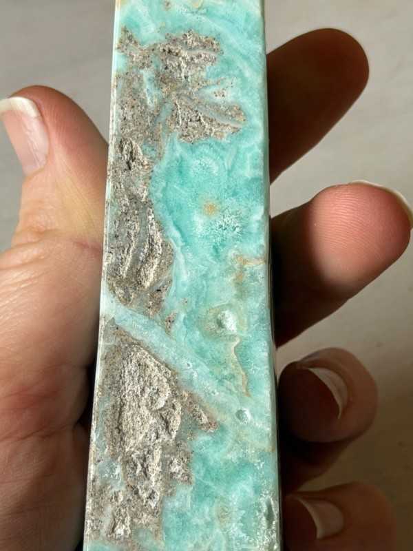 Pointe en aragonite bleue (0.23kg)