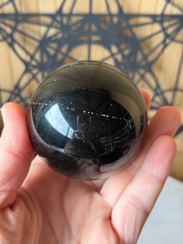 Sphère en obsidienne dorée (0.335kg)