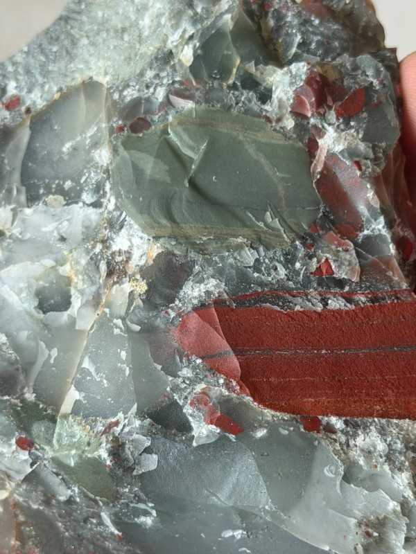 Jaspe héliotrope (0.675kg)