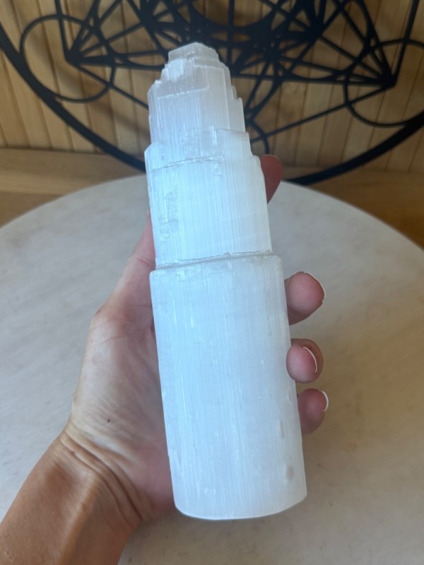 Tour en sélénite (0.85kg)