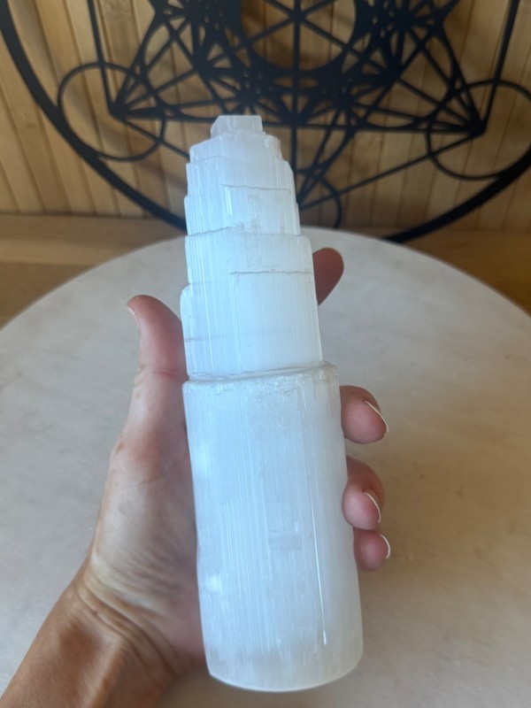 Tour en sélénite (0.81kg)