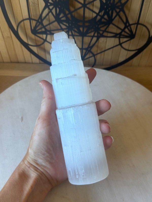 Tour en sélénite (0.73kg)