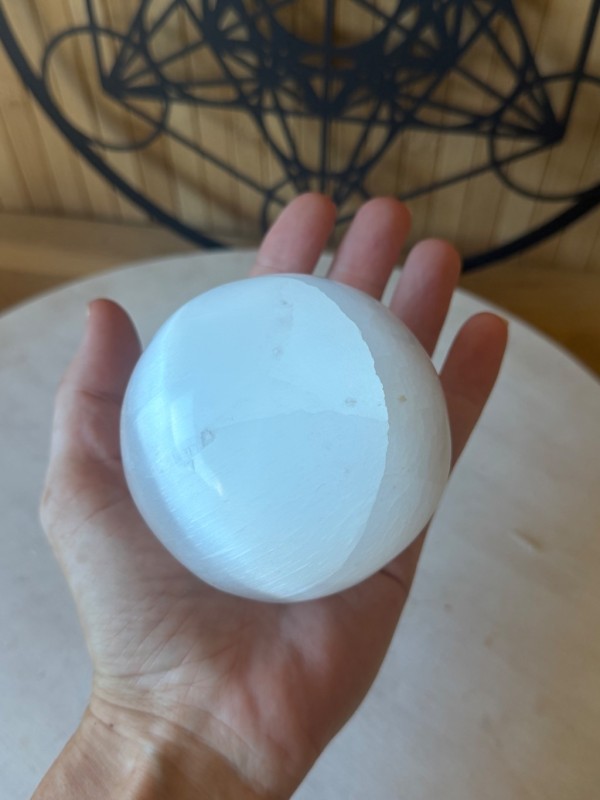 Sphère en sélénite (0.63kg)