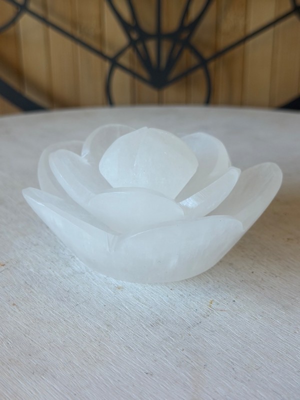 Fleur de lotus en sélénite (0.18kg)