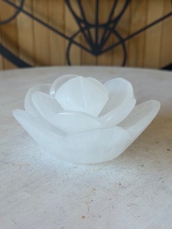 Fleur de lotus en sélénite (0.18kg)