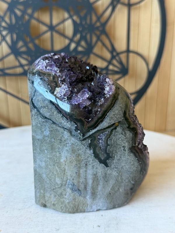 Géode d’améthyste (0.97kg)