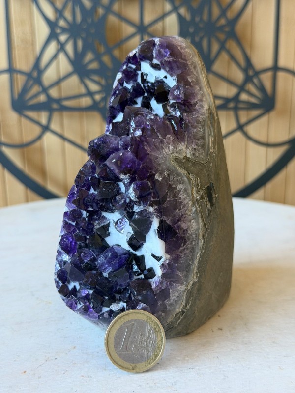 Géode d’amthyste (0.9kg)